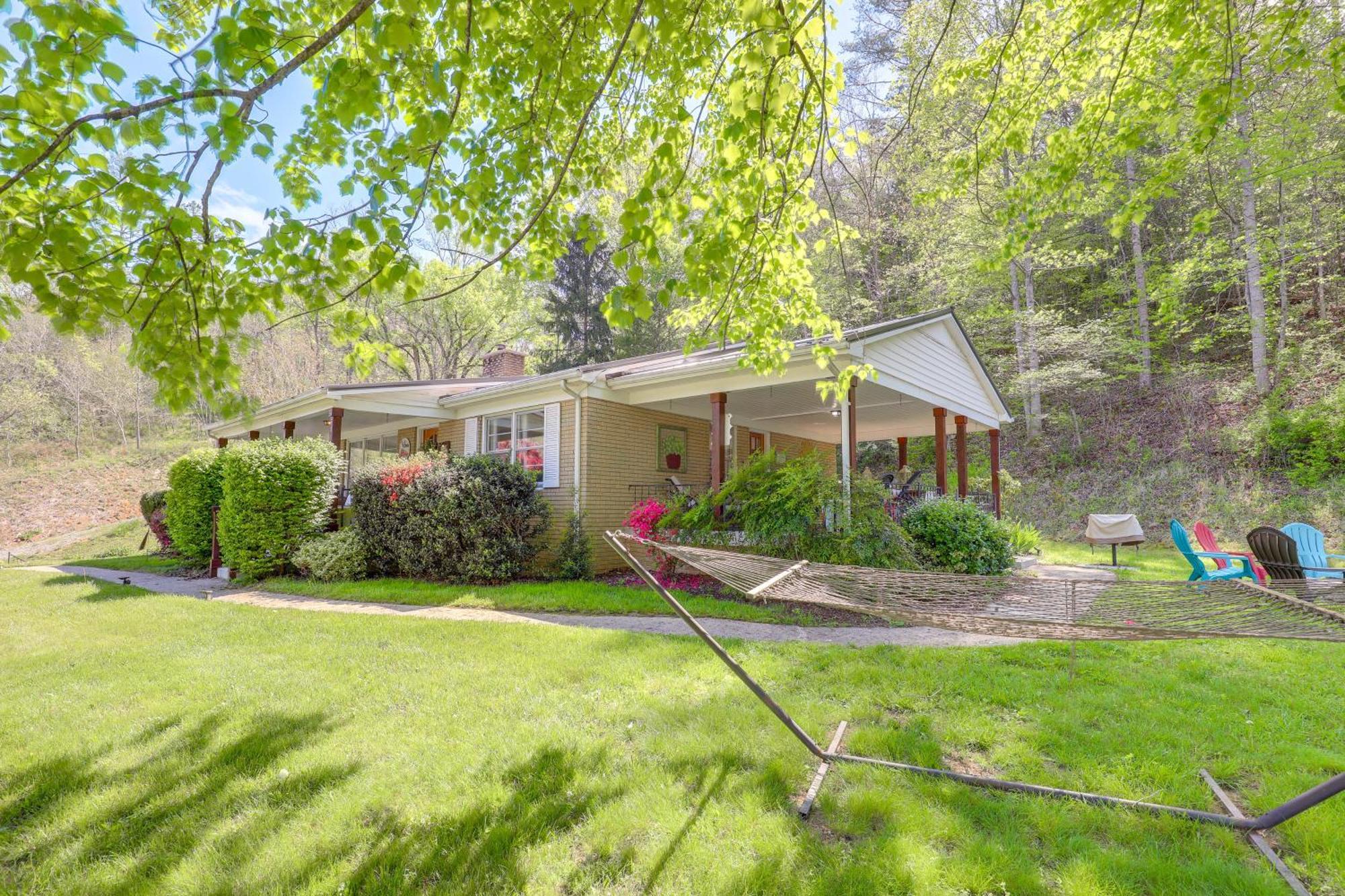Updated Marshall Home With Fire Pit And Game Room! المظهر الخارجي الصورة